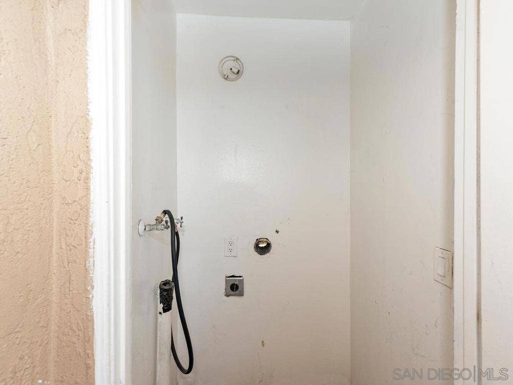 475 N Midway Dr, #255, Escondido, CA 92027 Laundry