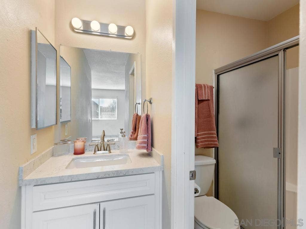 475 N Midway Dr, #255, Escondido, CA 92027 Primary Bath/Spa