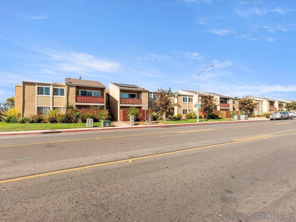 475 N Midway Dr, #255, Escondido, CA 92027 Exterior Front