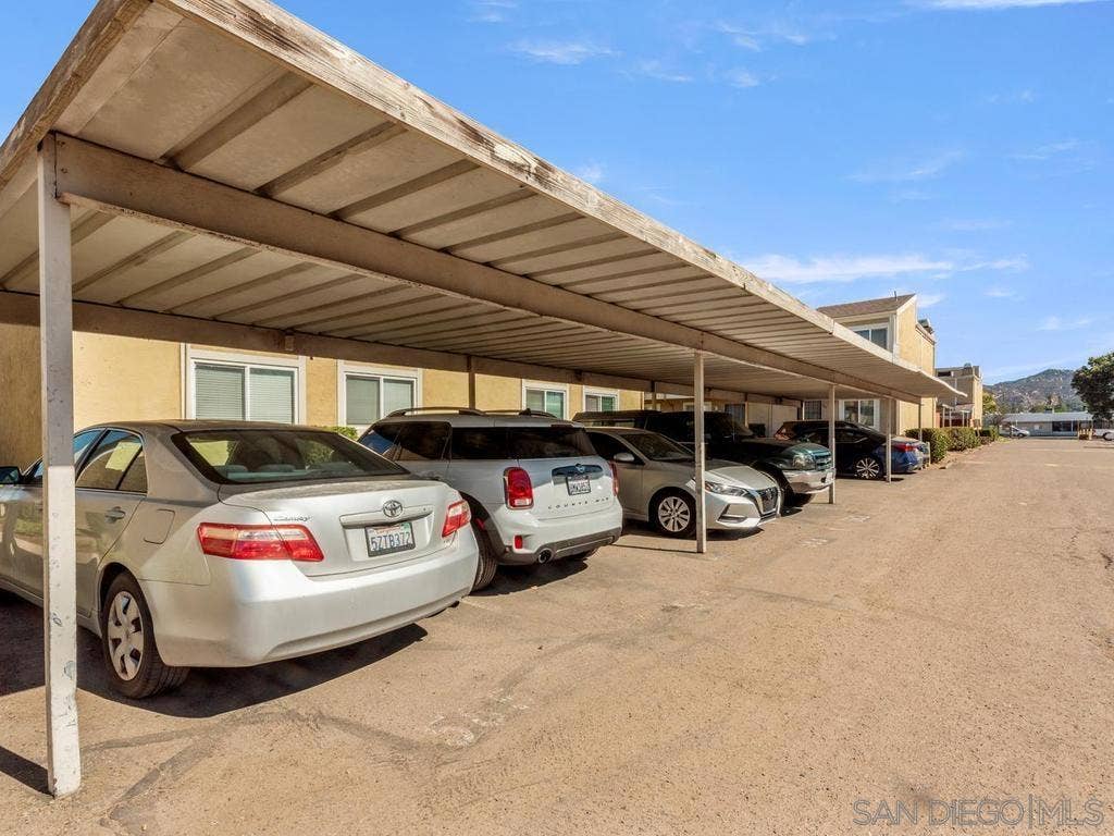 475 N Midway Dr, #255, Escondido, CA 92027 Parking
