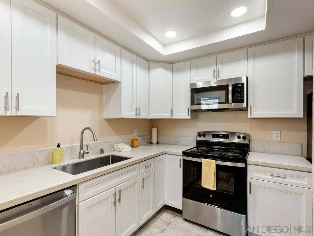 475 N Midway Dr, #255, Escondido, CA 92027 Kitchen