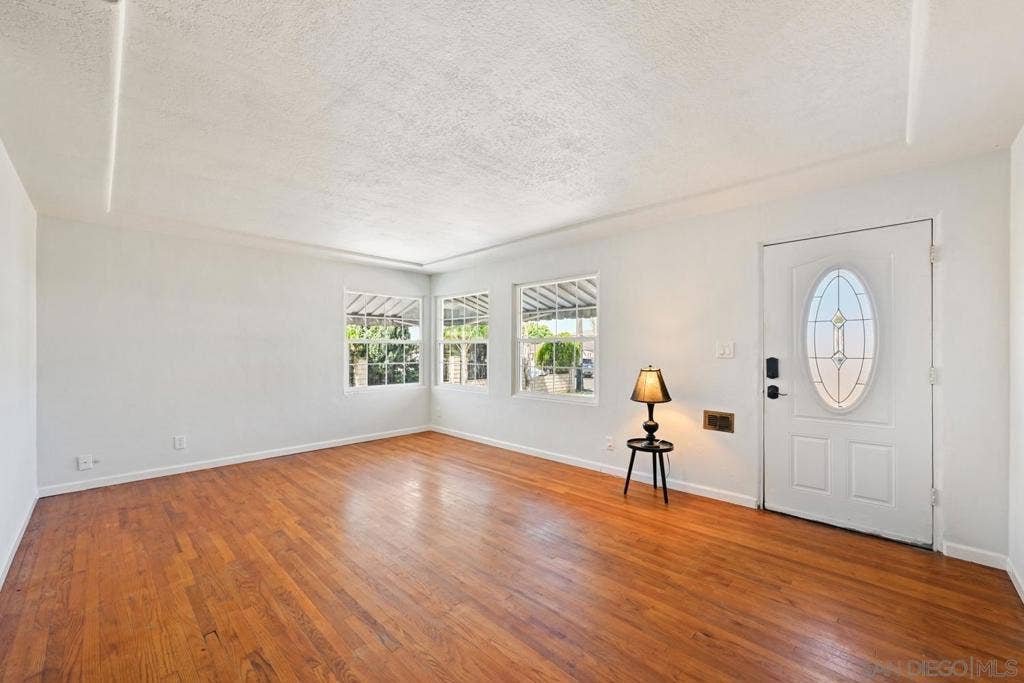 5627 Shaw, San Diego, CA 92139 5627 Shaw, San Diego, CA 92139