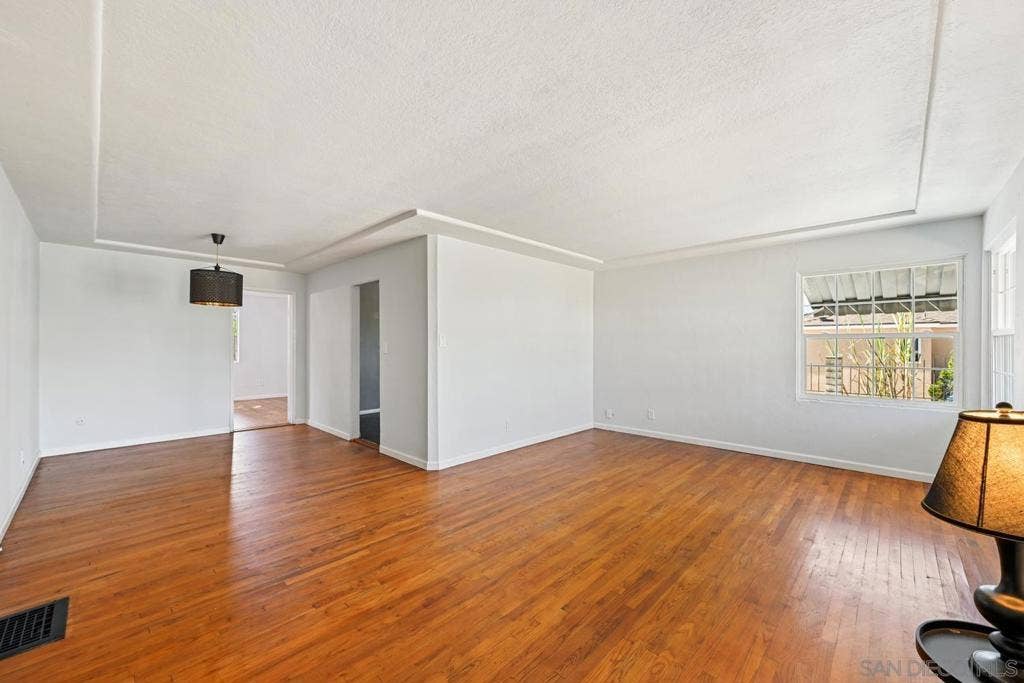 5627 Shaw, San Diego, CA 92139 5627 Shaw, San Diego, CA 92139