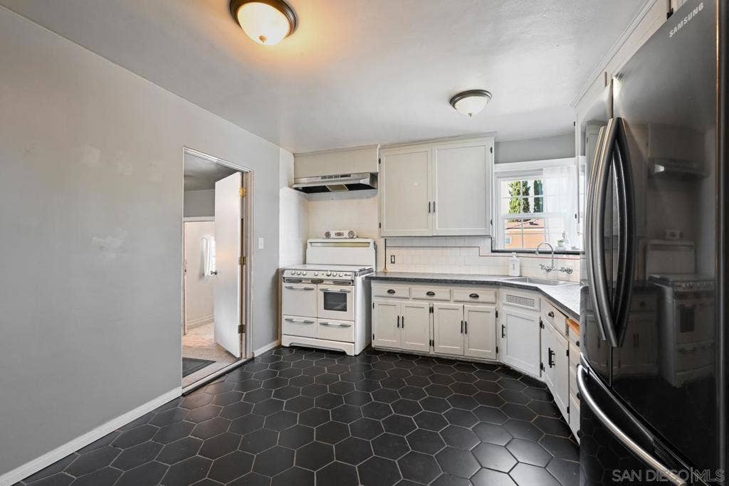 5627 Shaw, San Diego, CA 92139 5627 Shaw, San Diego, CA 92139