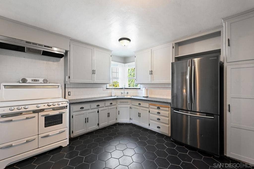 5627 Shaw, San Diego, CA 92139 5627 Shaw, San Diego, CA 92139