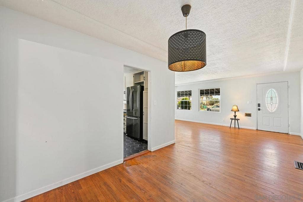 5627 Shaw, San Diego, CA 92139 5627 Shaw, San Diego, CA 92139