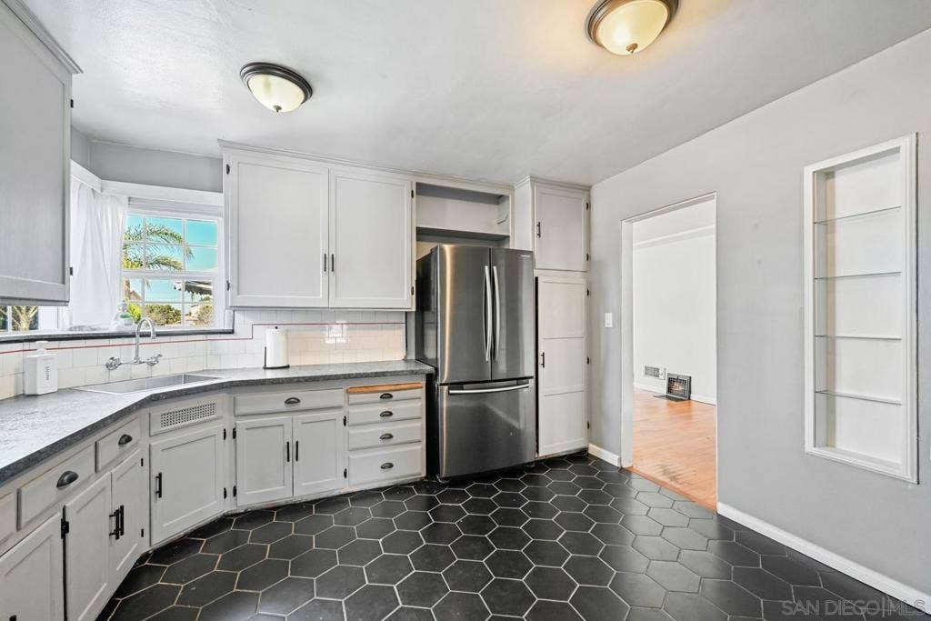 5627 Shaw, San Diego, CA 92139 5627 Shaw, San Diego, CA 92139