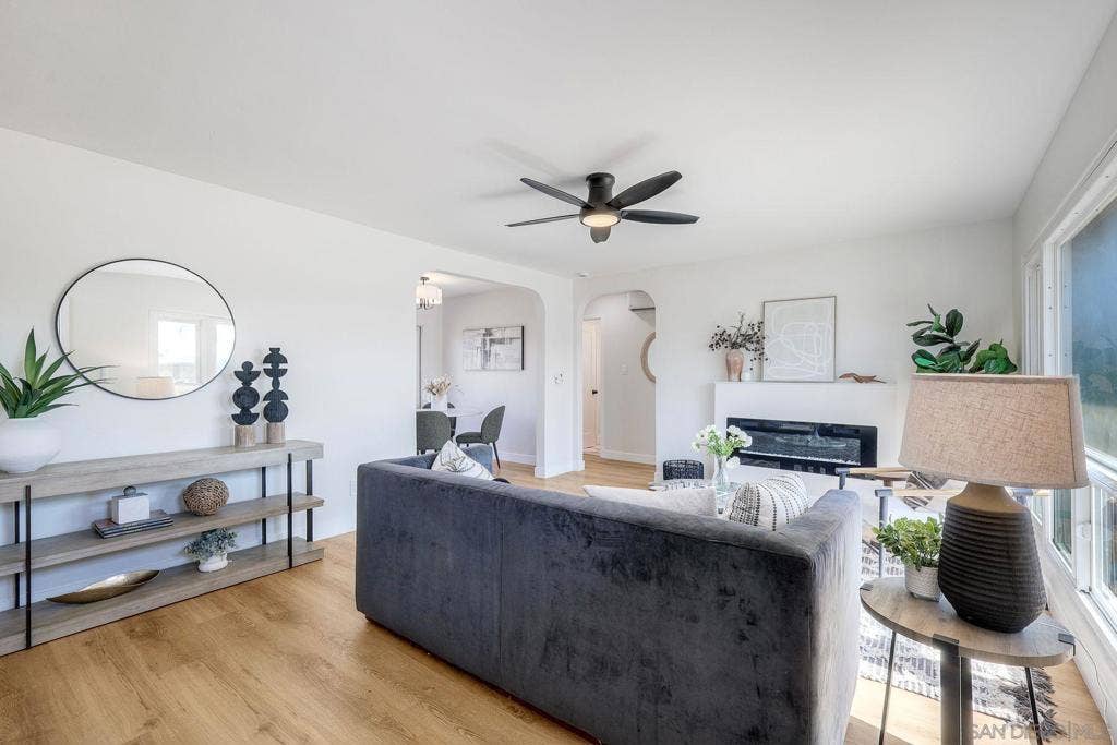6303 Cleo St., San Diego, CA 92115 6303 Cleo St., San Diego, CA 92115
