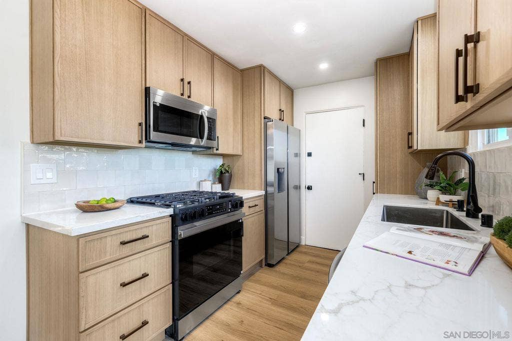 6303 Cleo St., San Diego, CA 92115 6303 Cleo St., San Diego, CA 92115