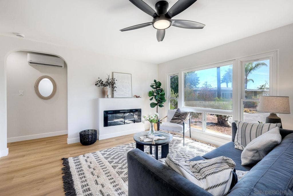 6303 Cleo St., San Diego, CA 92115 6303 Cleo St., San Diego, CA 92115