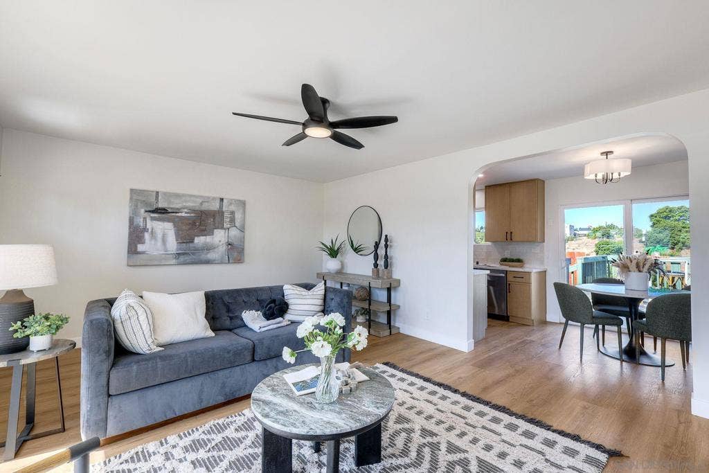 6303 Cleo St., San Diego, CA 92115 6303 Cleo St., San Diego, CA 92115