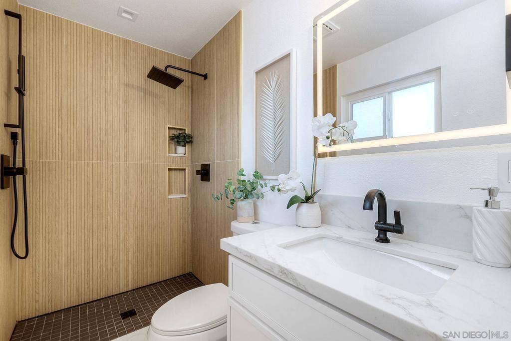 10007 Stanley Ct., Santee, CA 92071 10007 Stanley Ct., Santee, CA 92071