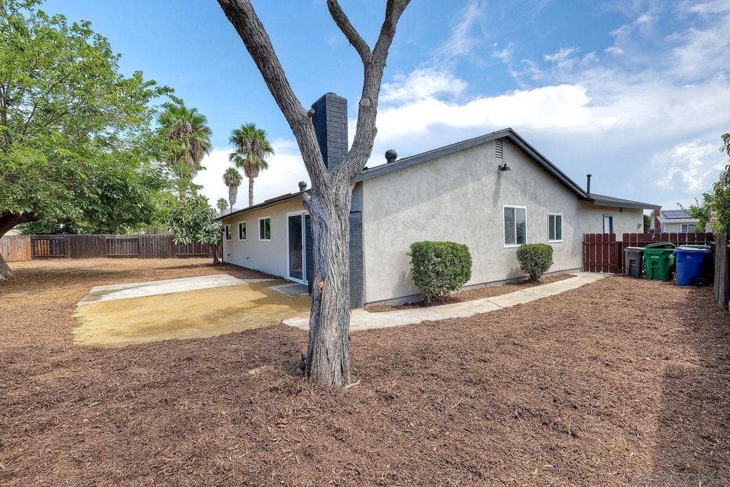 10007 Stanley Ct., Santee, CA 92071 10007 Stanley Ct., Santee, CA 92071
