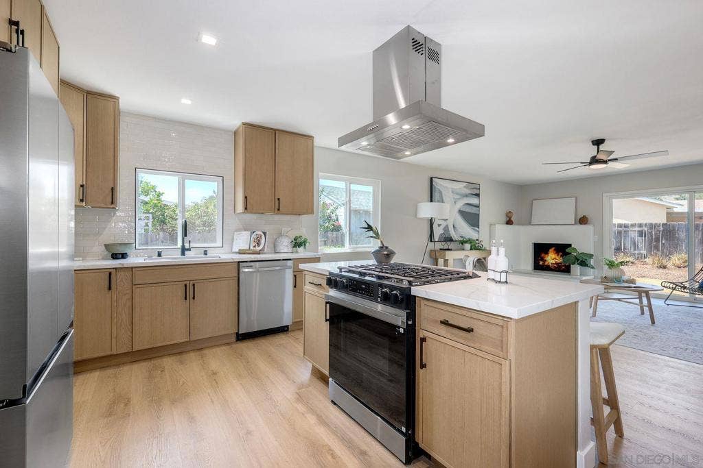 10007 Stanley Ct., Santee, CA 92071 10007 Stanley Ct., Santee, CA 92071