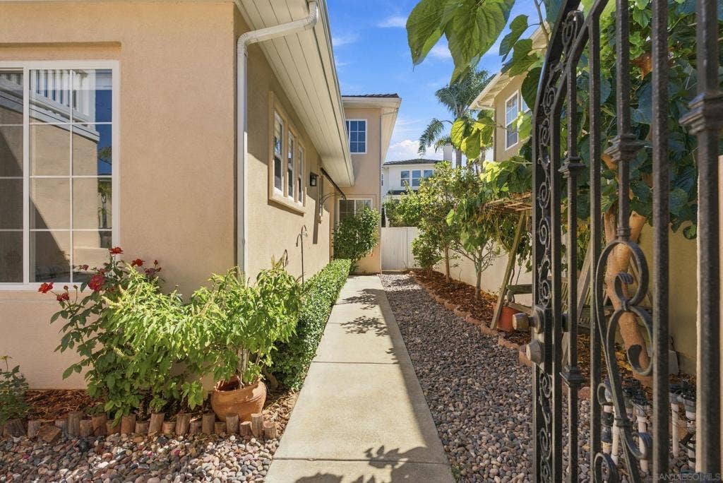 10943 Vereda Sol Del Dios, San Diego, CA 92130 10943 Vereda Sol Del Dios, San Diego, CA 92130