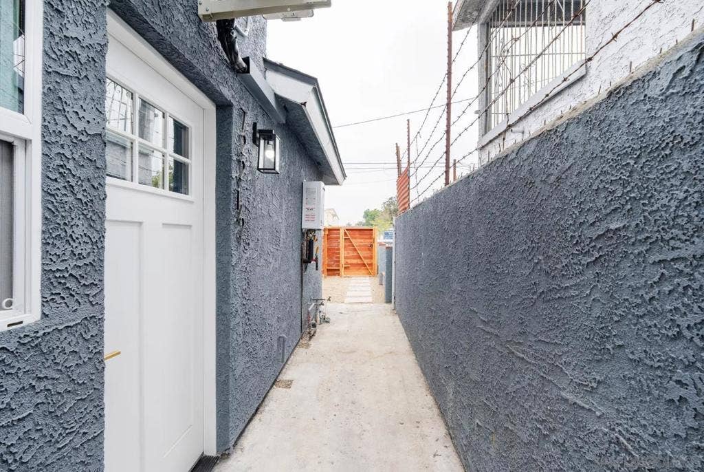 722 E 116Th, Los Angeles, CA 90059 722 E 116Th, Los Angeles, CA 90059