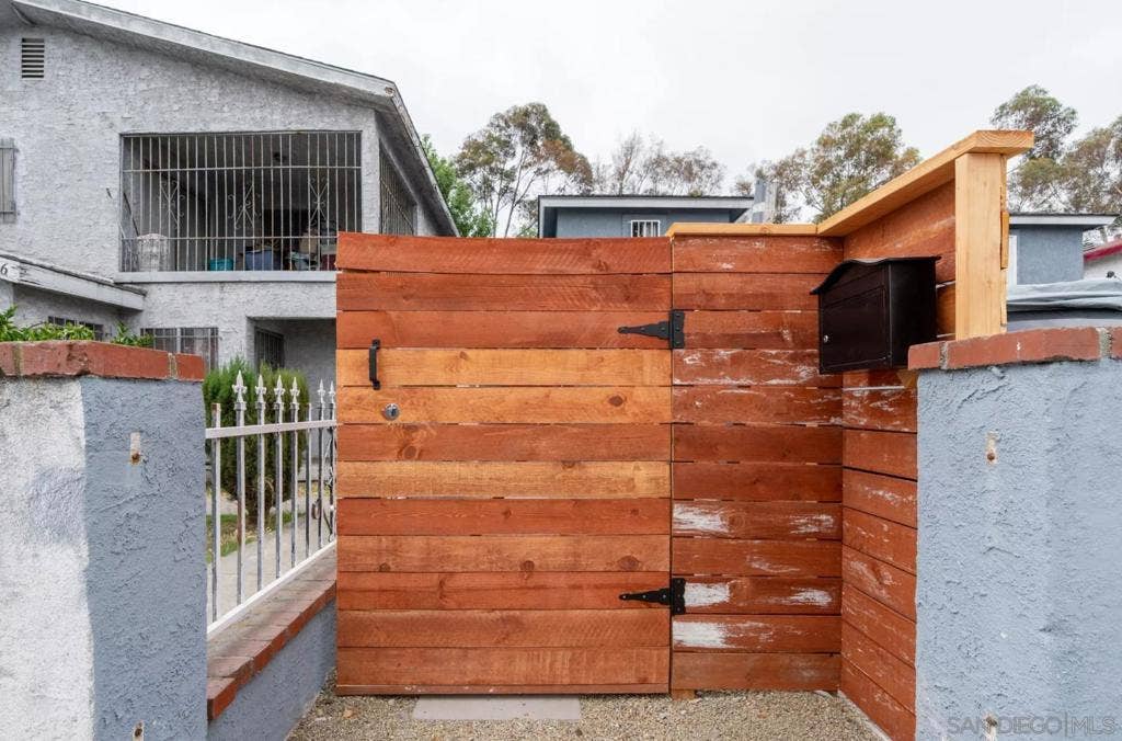 722 E 116Th, Los Angeles, CA 90059 722 E 116Th, Los Angeles, CA 90059