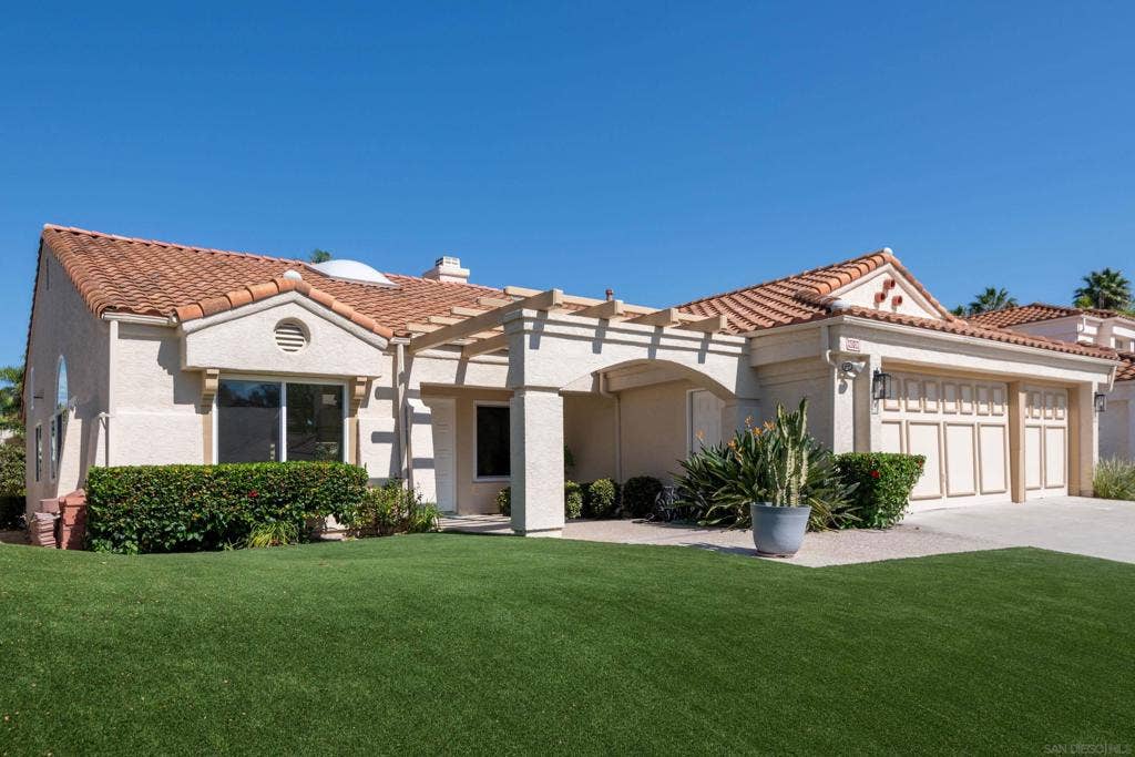 4008 Via de la Paz, Oceanside, CA 92057 4008 Via de la Paz, Oceanside, CA 92057