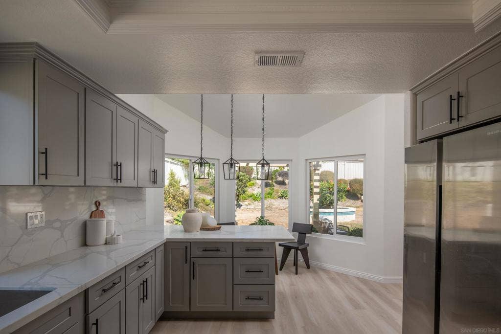 4008 Via de la Paz, Oceanside, CA 92057 4008 Via de la Paz, Oceanside, CA 92057