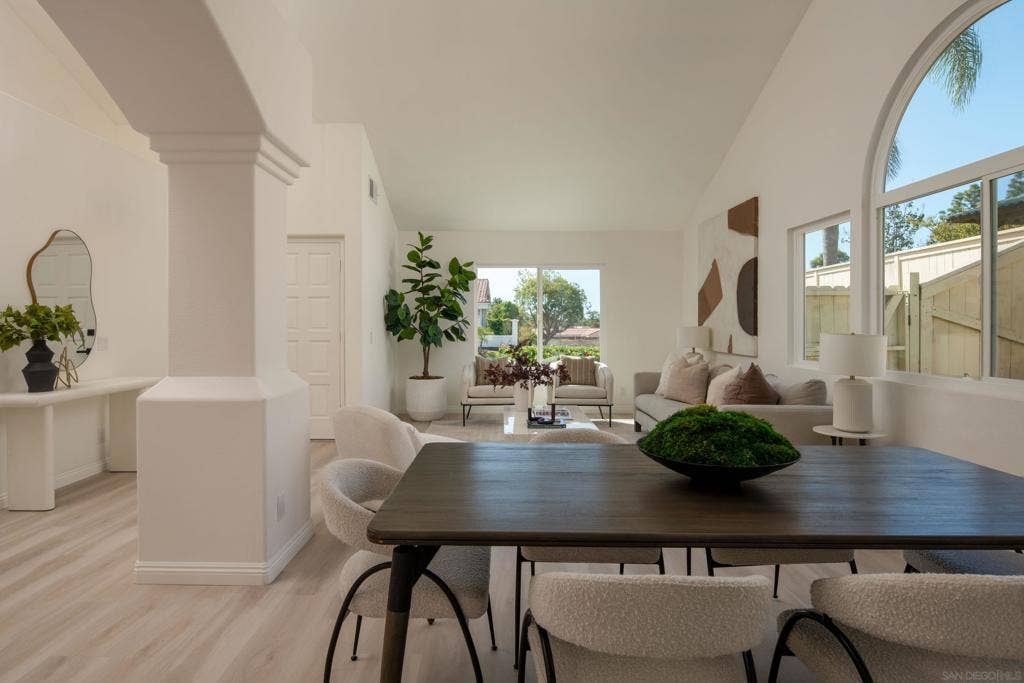 4008 Via de la Paz, Oceanside, CA 92057 4008 Via de la Paz, Oceanside, CA 92057