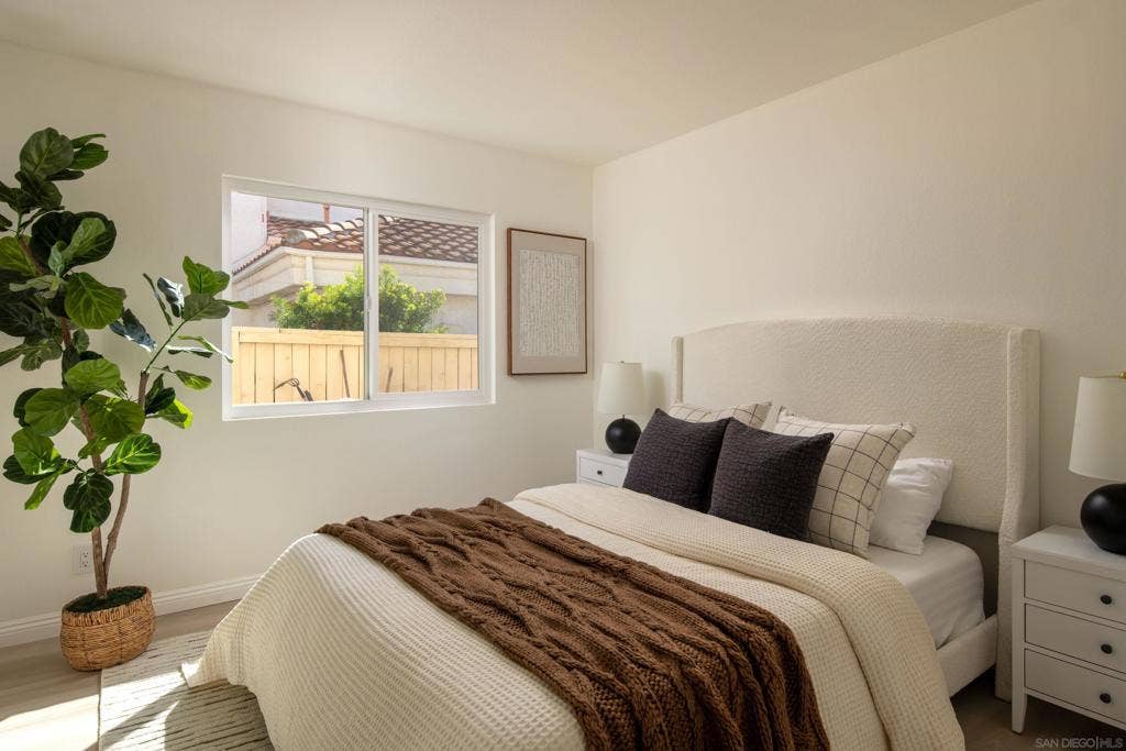 4008 Via de la Paz, Oceanside, CA 92057 4008 Via de la Paz, Oceanside, CA 92057