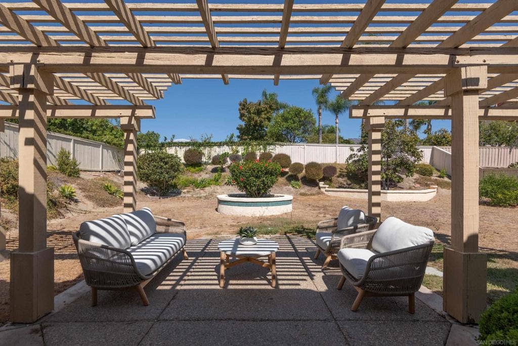 4008 Via de la Paz, Oceanside, CA 92057 4008 Via de la Paz, Oceanside, CA 92057