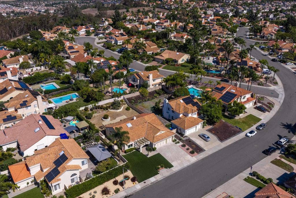 4008 Via de la Paz, Oceanside, CA 92057 4008 Via de la Paz, Oceanside, CA 92057