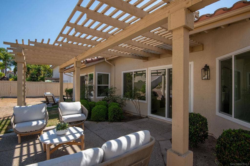4008 Via de la Paz, Oceanside, CA 92057 4008 Via de la Paz, Oceanside, CA 92057