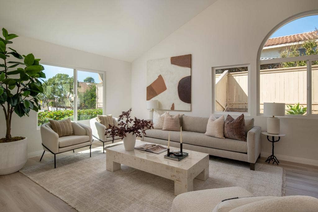 4008 Via de la Paz, Oceanside, CA 92057 4008 Via de la Paz, Oceanside, CA 92057
