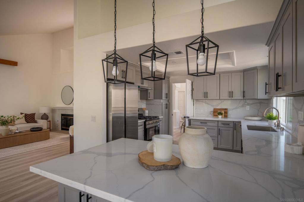 4008 Via de la Paz, Oceanside, CA 92057 4008 Via de la Paz, Oceanside, CA 92057