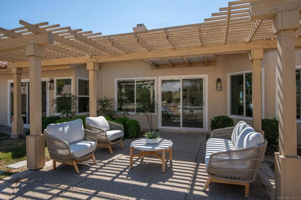 4008 Via de la Paz, Oceanside, CA 92057 4008 Via de la Paz, Oceanside, CA 92057