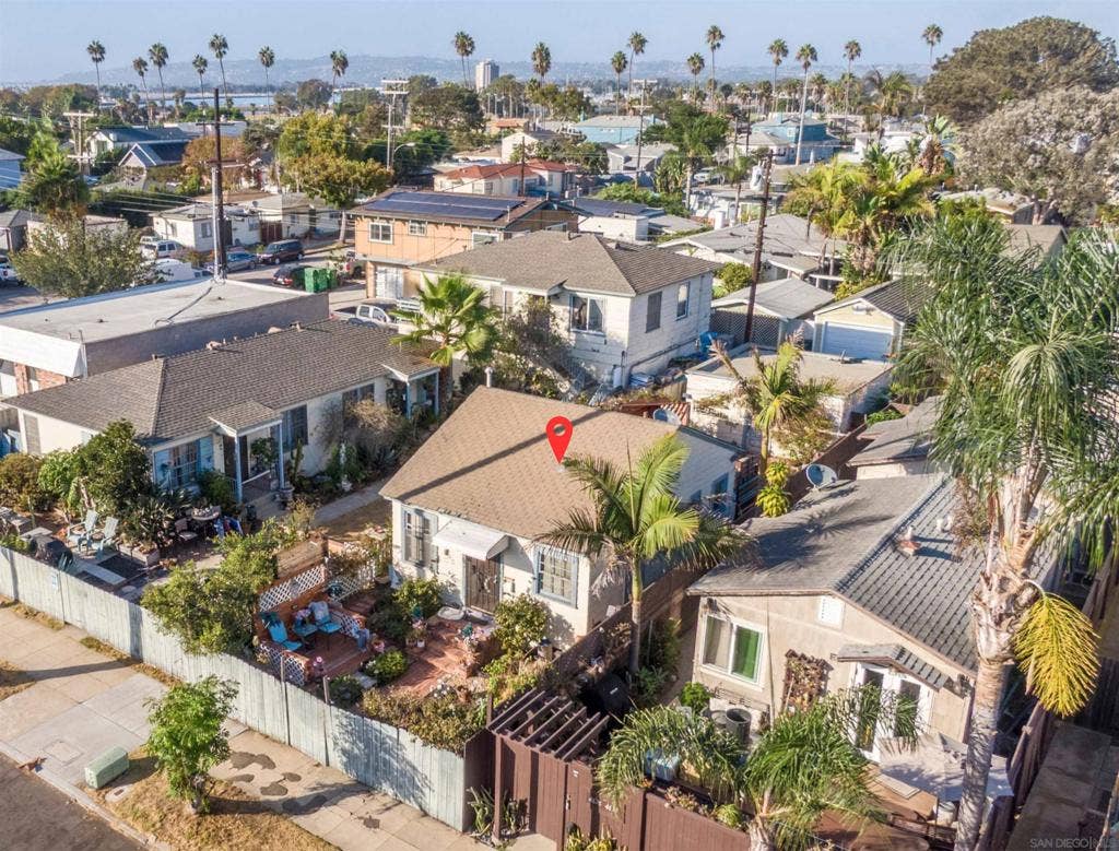 4678 Voltaire St, San Diego, CA 92107