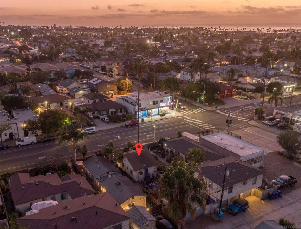 4678 Voltaire St, San Diego, CA 92107