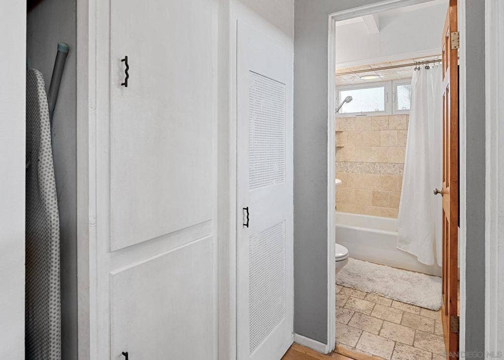 4740 Shoshoni Ave., San Diego, CA 92117 Bathroom