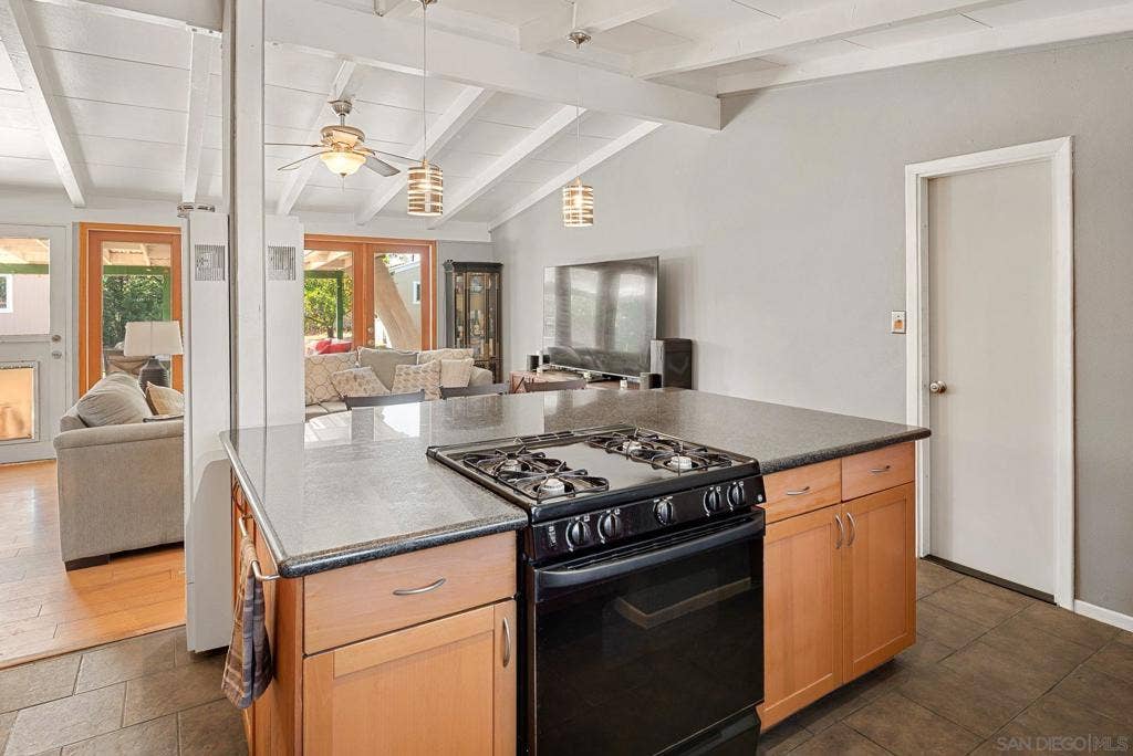 4740 Shoshoni Ave., San Diego, CA 92117 Kitchen