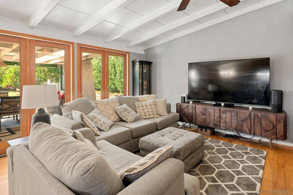 4740 Shoshoni Ave., San Diego, CA 92117 Living Room