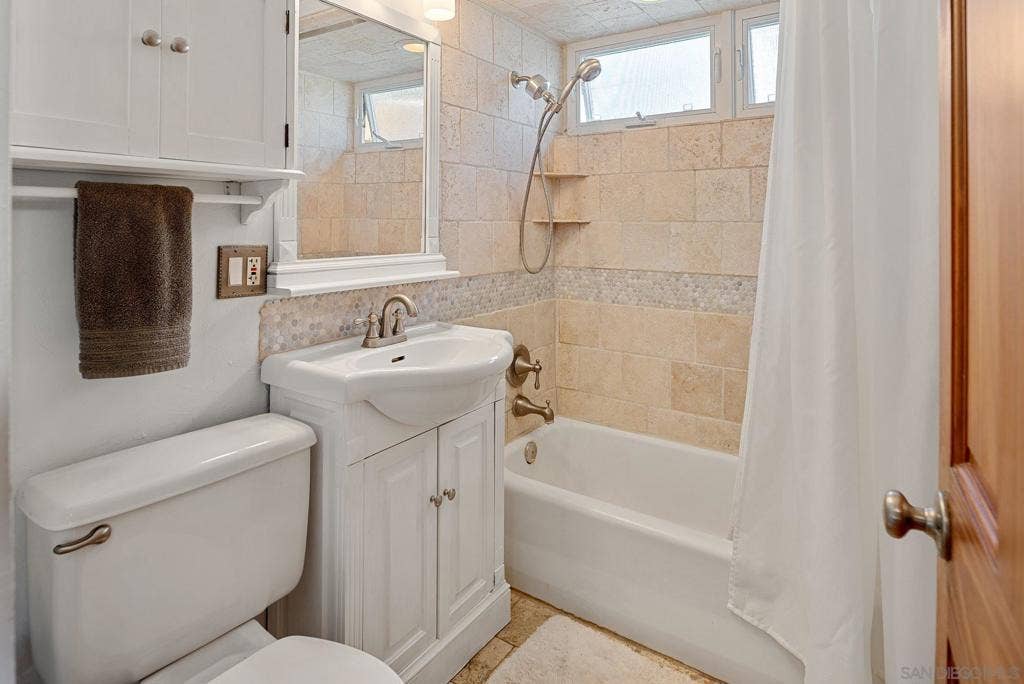 4740 Shoshoni Ave., San Diego, CA 92117 Bathroom