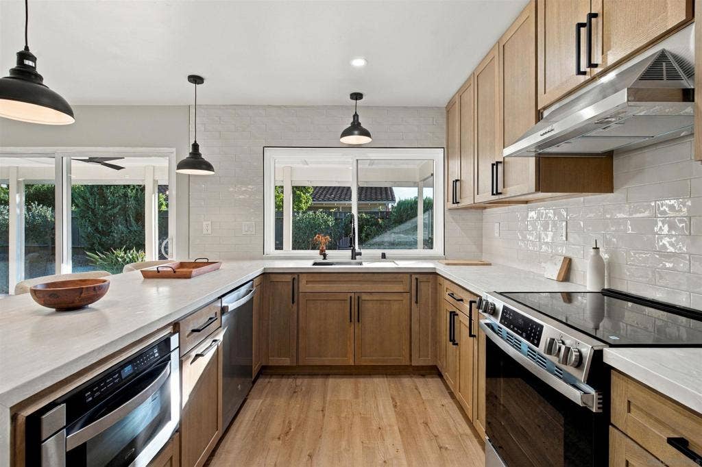 17506 Plaza Karena, San Diego, CA 92128