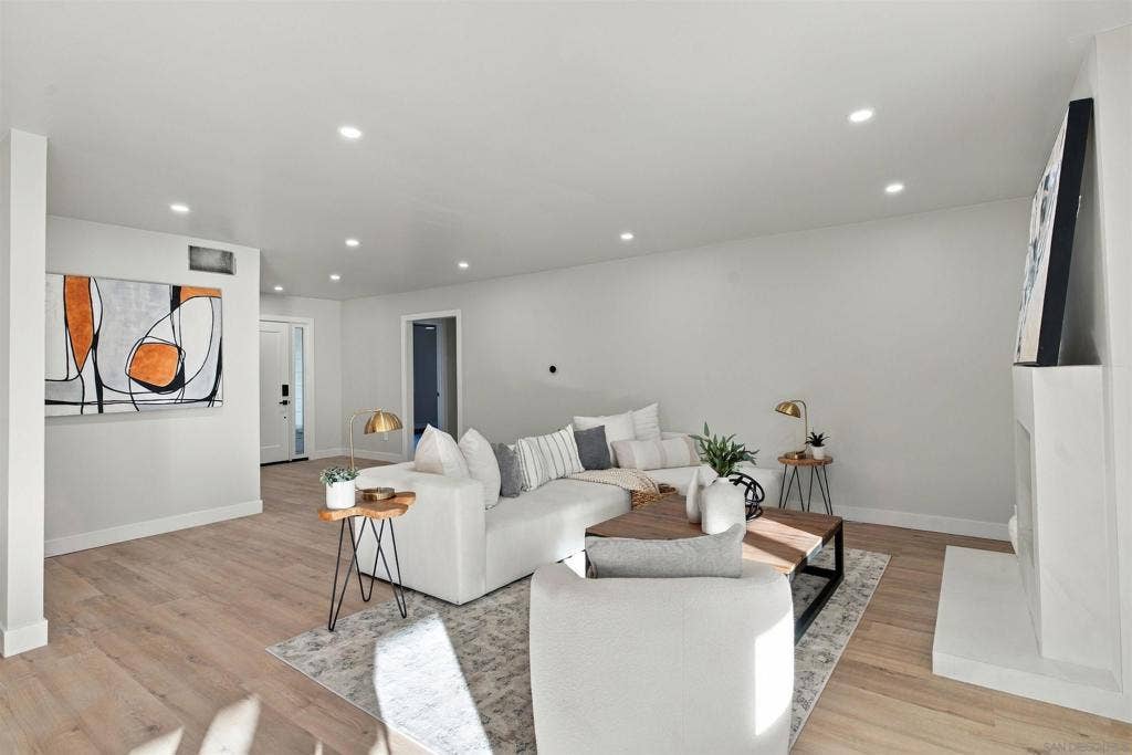 17506 Plaza Karena, San Diego, CA 92128