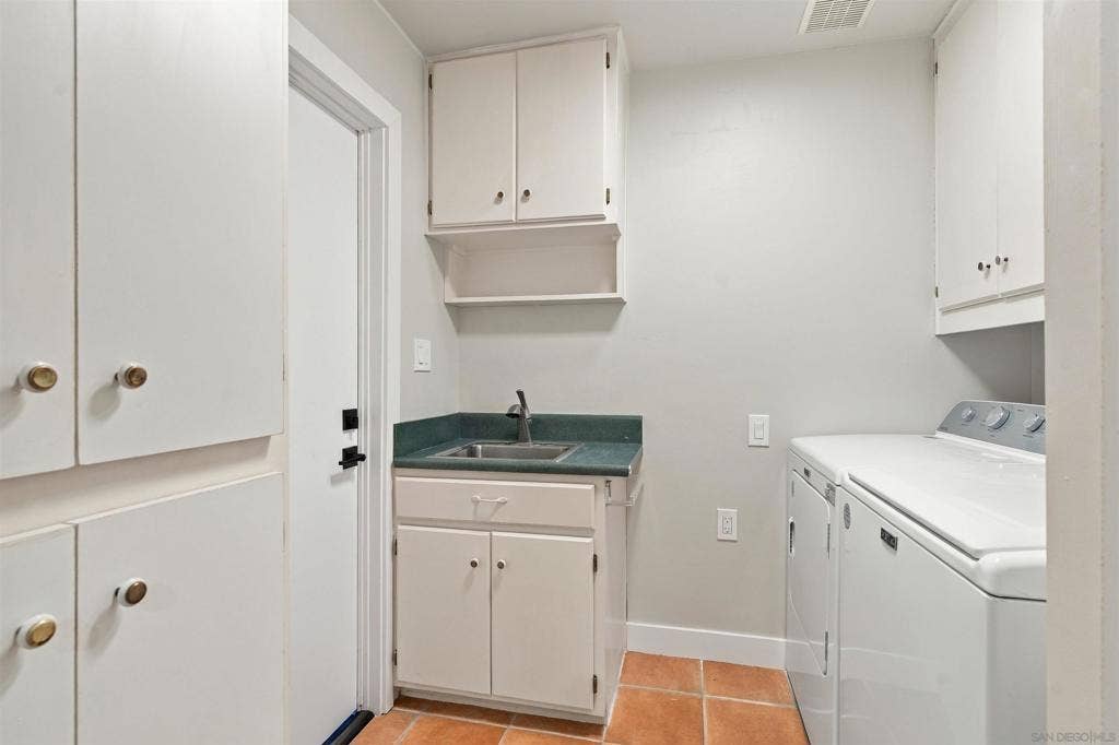17506 Plaza Karena, San Diego, CA 92128
