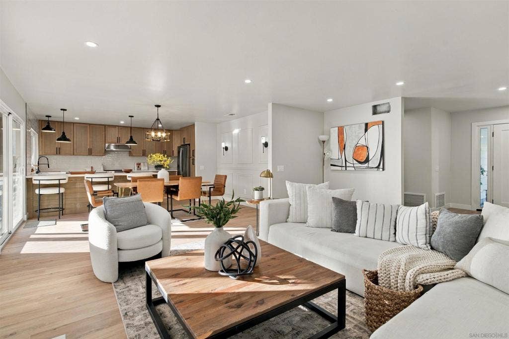 17506 Plaza Karena, San Diego, CA 92128