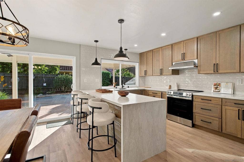 17506 Plaza Karena, San Diego, CA 92128