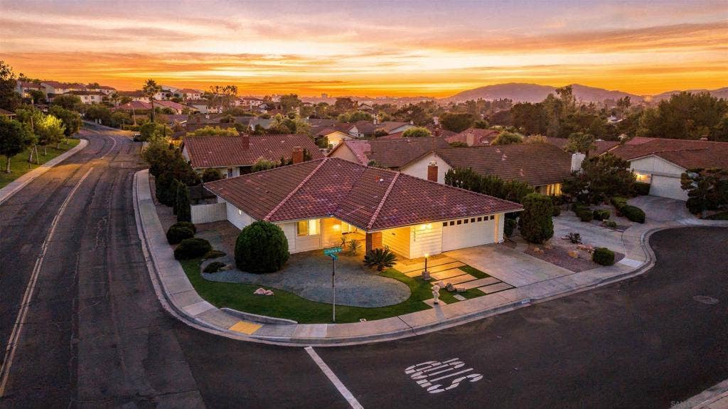 17506 Plaza Karena, San Diego, CA 92128