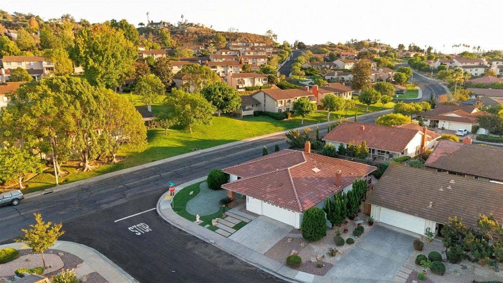 17506 Plaza Karena, San Diego, CA 92128