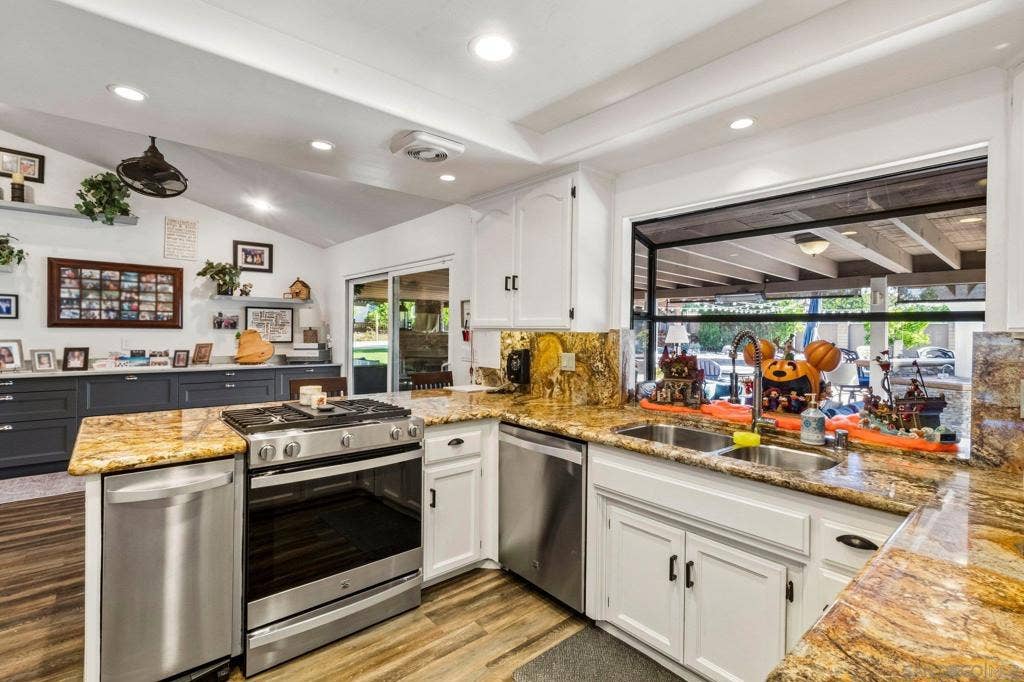 1963 Janich Ranch Ct, El Cajon, CA 92019 1963 Janich Ranch Ct, El Cajon, CA 92019