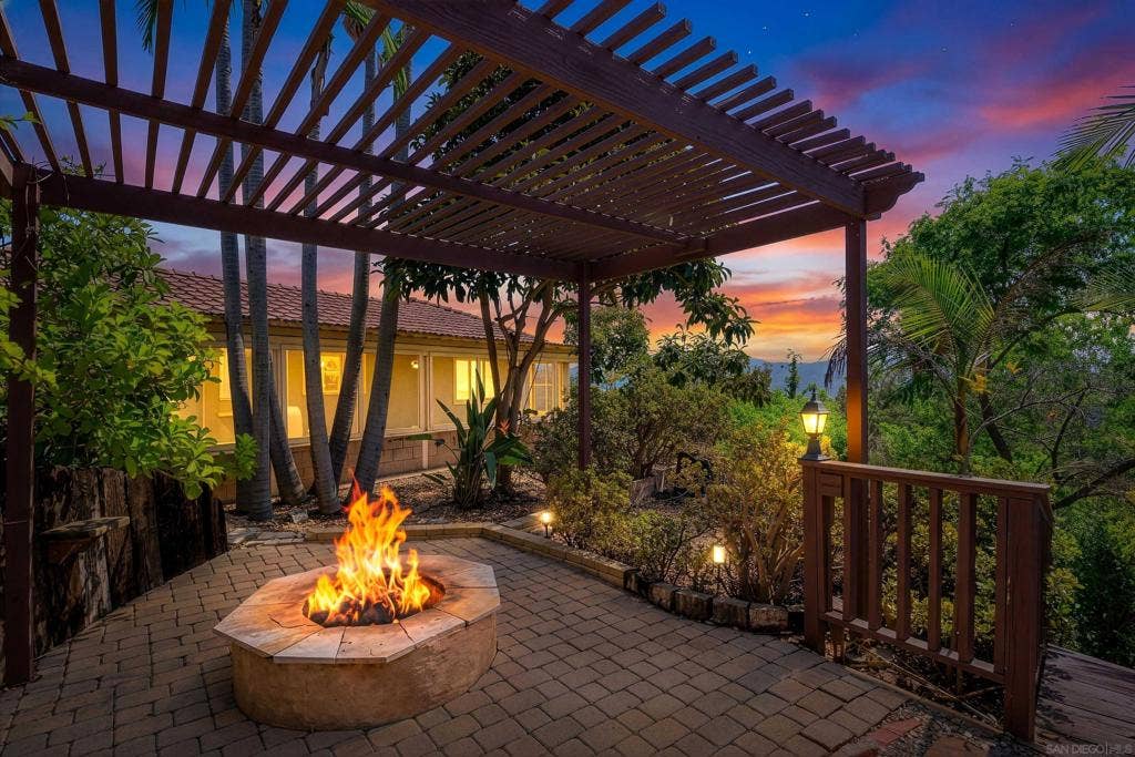 4118 Camino Alegre, La Mesa, CA 91941 4118 Camino Alegre, La Mesa, CA 91941