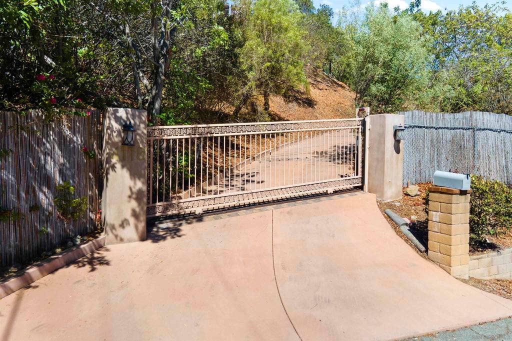 4118 Camino Alegre, La Mesa, CA 91941 4118 Camino Alegre, La Mesa, CA 91941