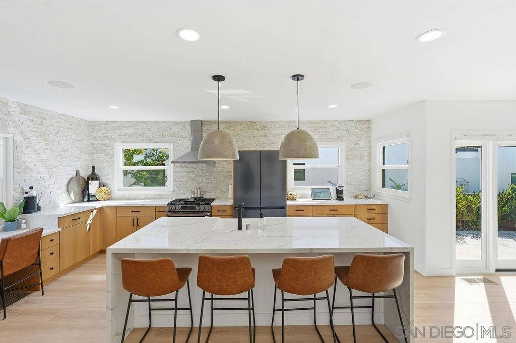 4664 Biona Dr, San Diego, CA 92116 4664 Biona Dr, San Diego, CA 92116