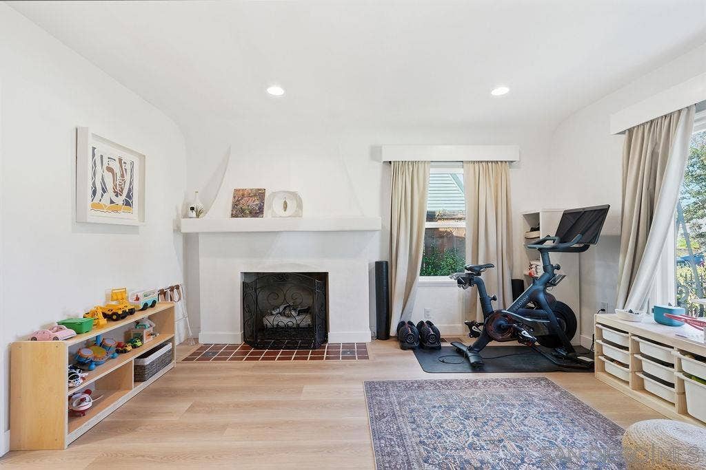 4664 Biona Dr, San Diego, CA 92116 4664 Biona Dr, San Diego, CA 92116