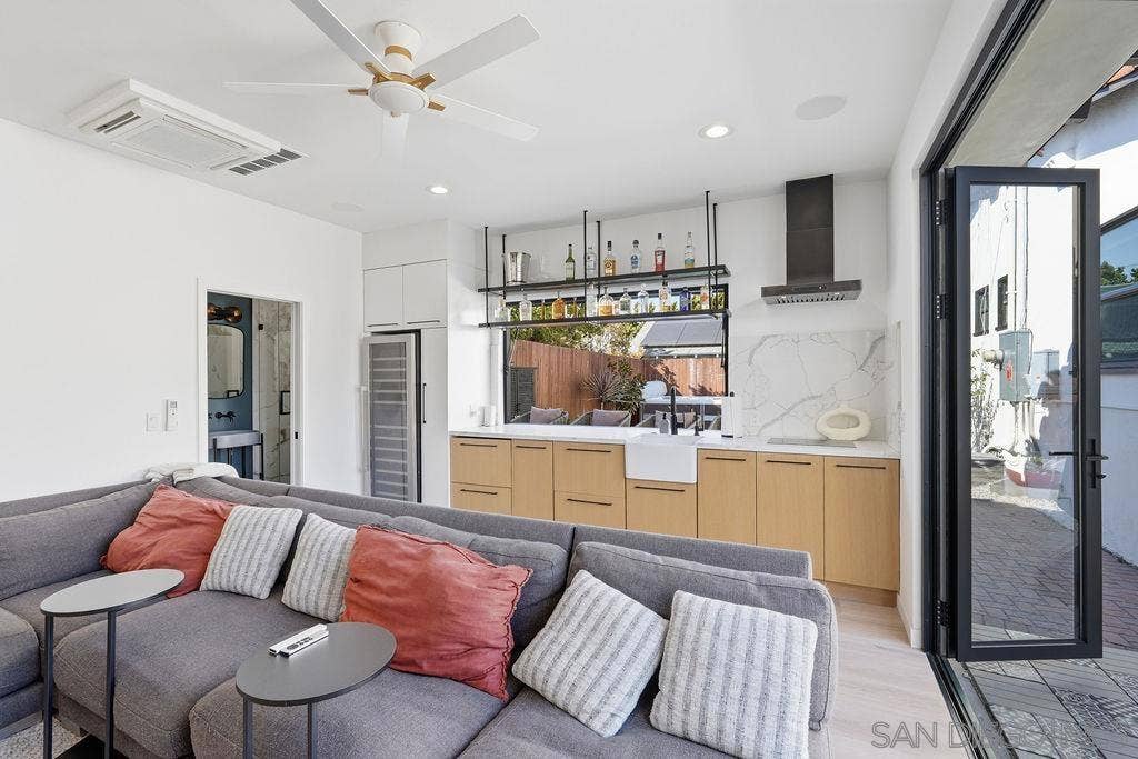 4664 Biona Dr, San Diego, CA 92116 4664 Biona Dr, San Diego, CA 92116